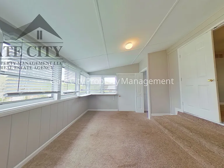 611 Mobile St — Photo 11