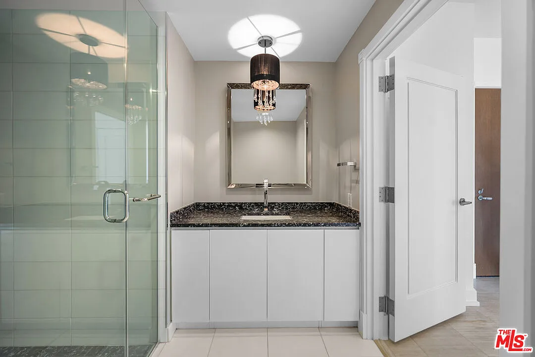 2 bed, 2.0 bath, 1600 sqft, $6,850 — Photo 4