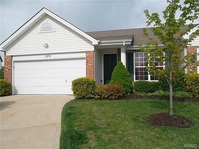 Open Floor Plan,  Decorative Brick & vinyl siding, Window Grids,