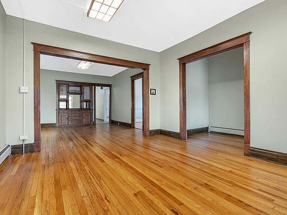 5th image of 319 Chicago Ave Unit 1