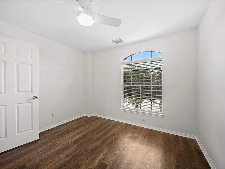 3122 Glen Cullen Ln — Photo 4