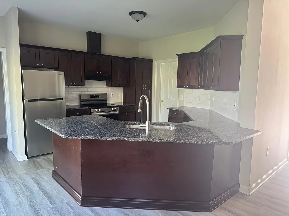 Building Photo - 32 Southwind Dr