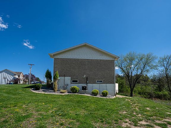 3rd image of 744 Randy Ave