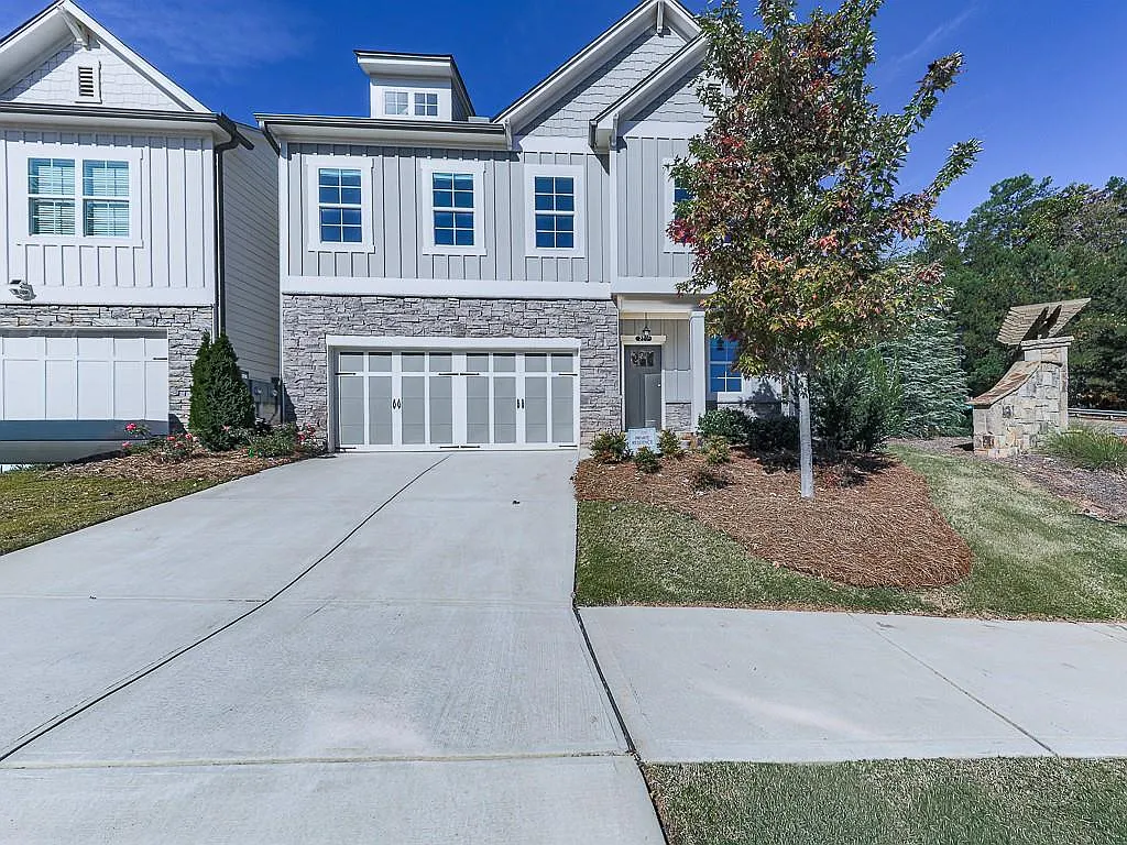 200 Lakeside Pl photo 1