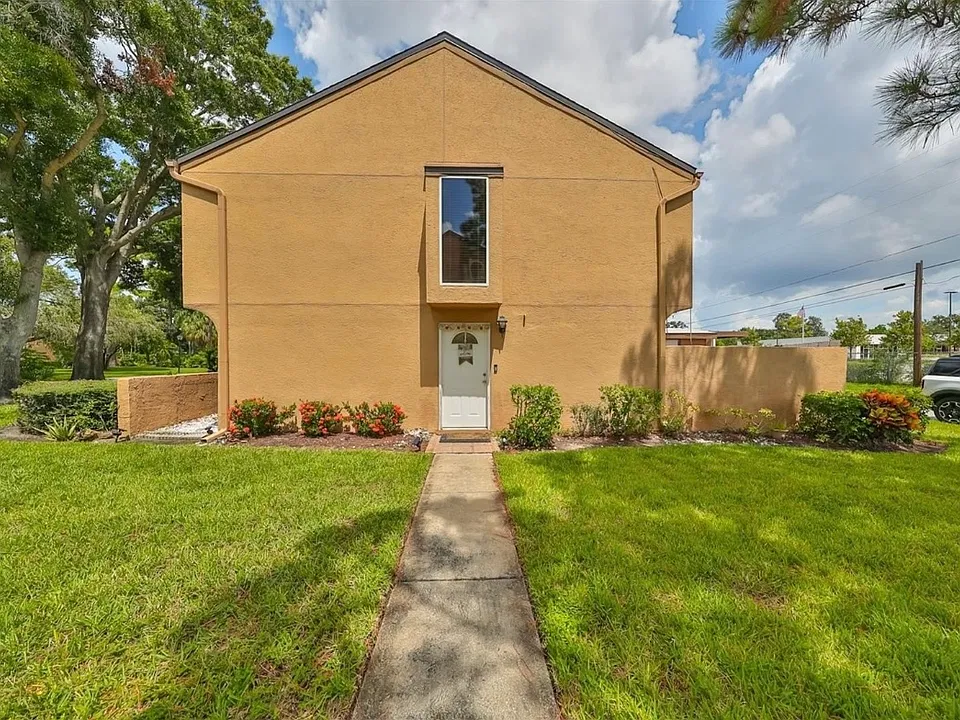 1823 Clearbrooke Dr