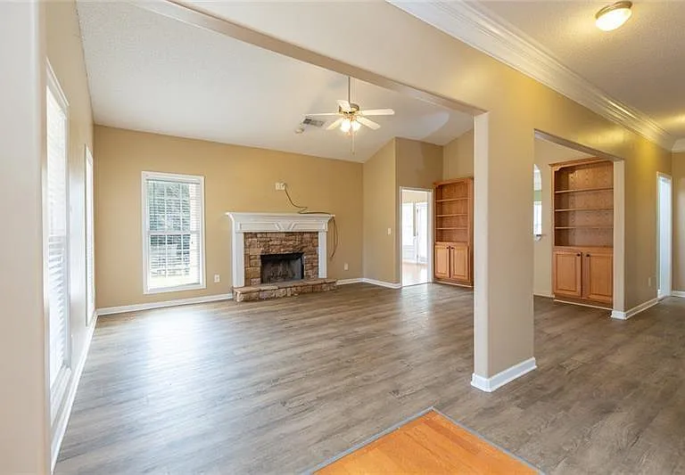 300 McKendree Ct — Photo 7