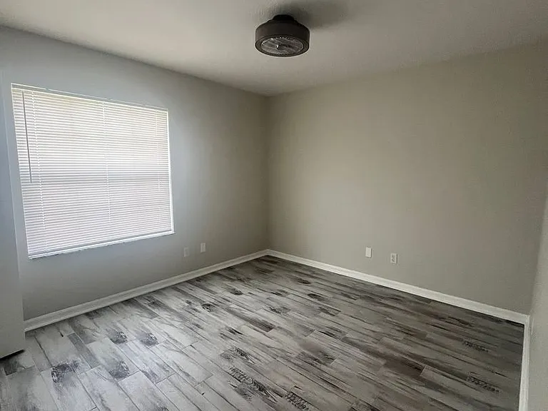 19 Roxbury Ln — Photo 6