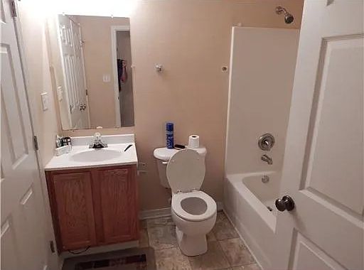2nd image of 2018 33rd Ave