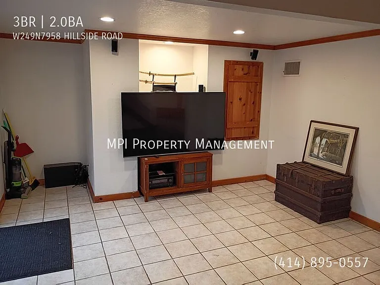 W249N7958 Hillside Rd — Photo 6