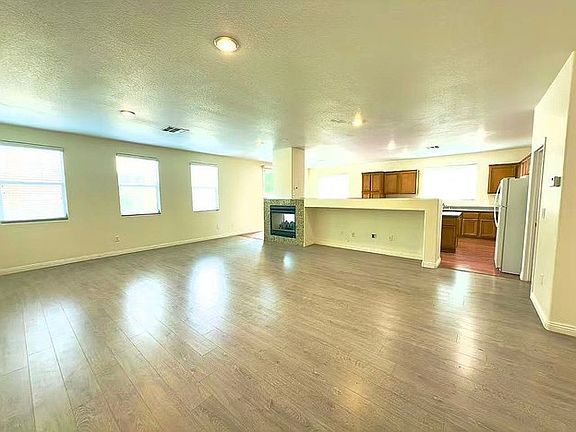 4th image of 908 Cypress Gold Ct