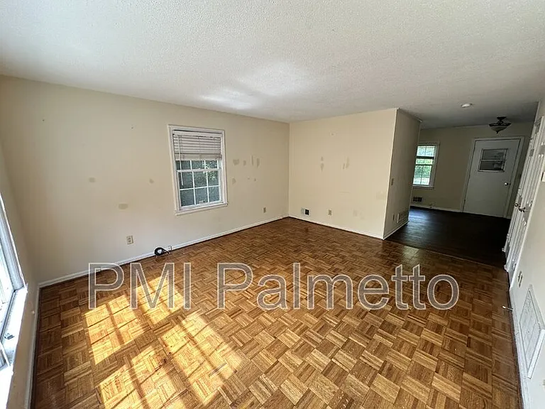 304 Princess St — Photo 3