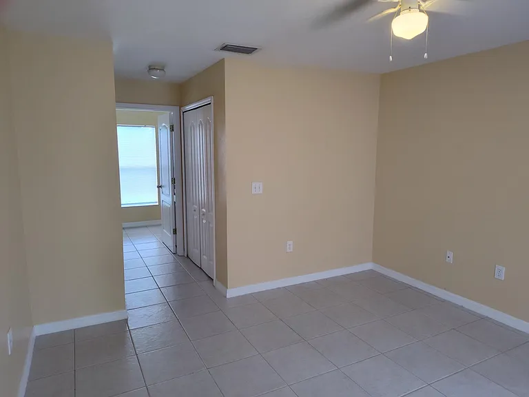 1109 NE 2nd Pl — Photo 12