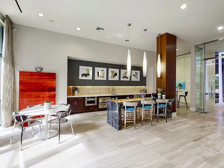 Rivera on Broadway Apartments — Photo 31