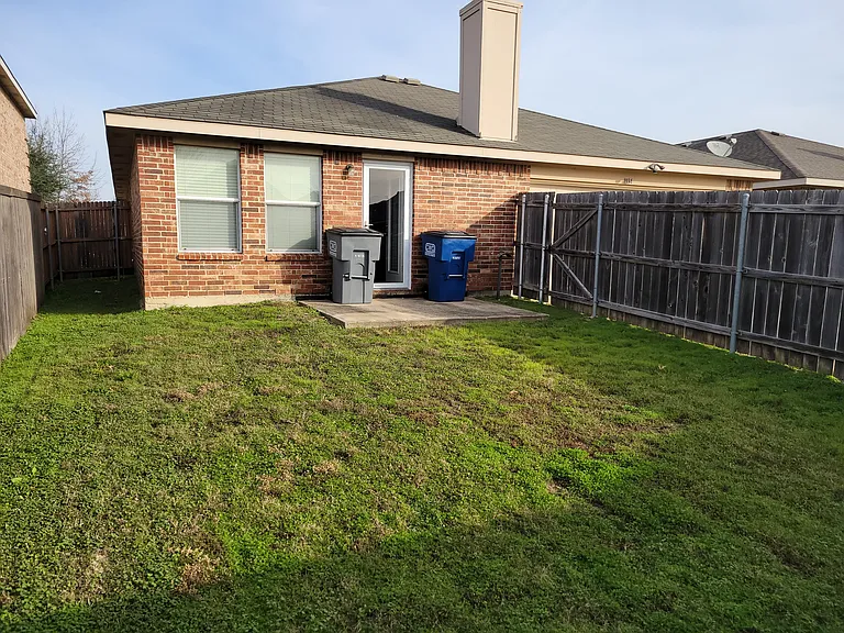 1934 Mosley Dr — Photo 12
