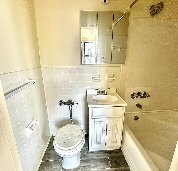 1902 Beverley Rd #5 — Photo 4