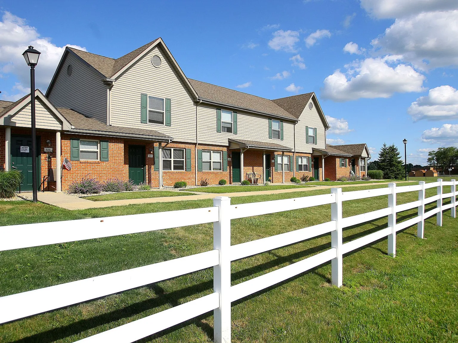 Jefferson Crossing Townhomes — Photo 1