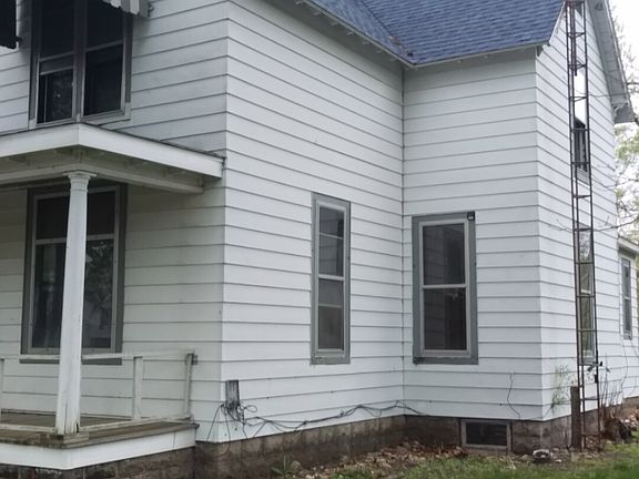 5th image of 153 W Lake St