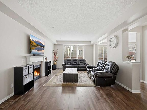 3rd image of 146 N Windwood Grv SW