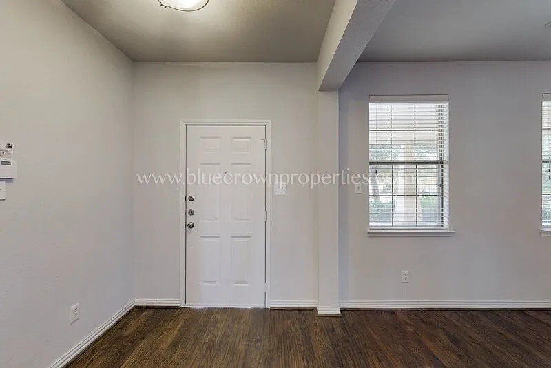 4 bed, 2.5 bath, 2593 sqft, $2,500 — Photo 4