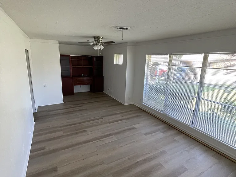 305 Midway Dr — Photo 15