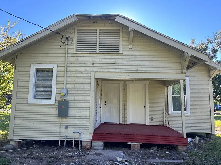 1925 11th St — Photo 26