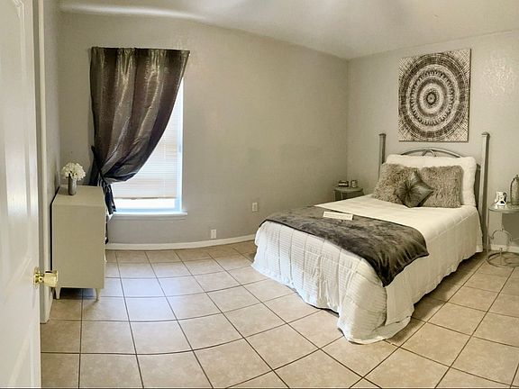 3rd image of 733 Platypus Ct