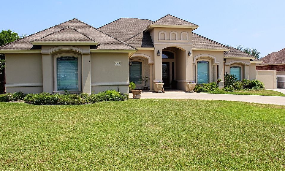 1st image of 2209 Horseshoe Cir