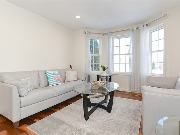 4th image of 50 Sophia Dr