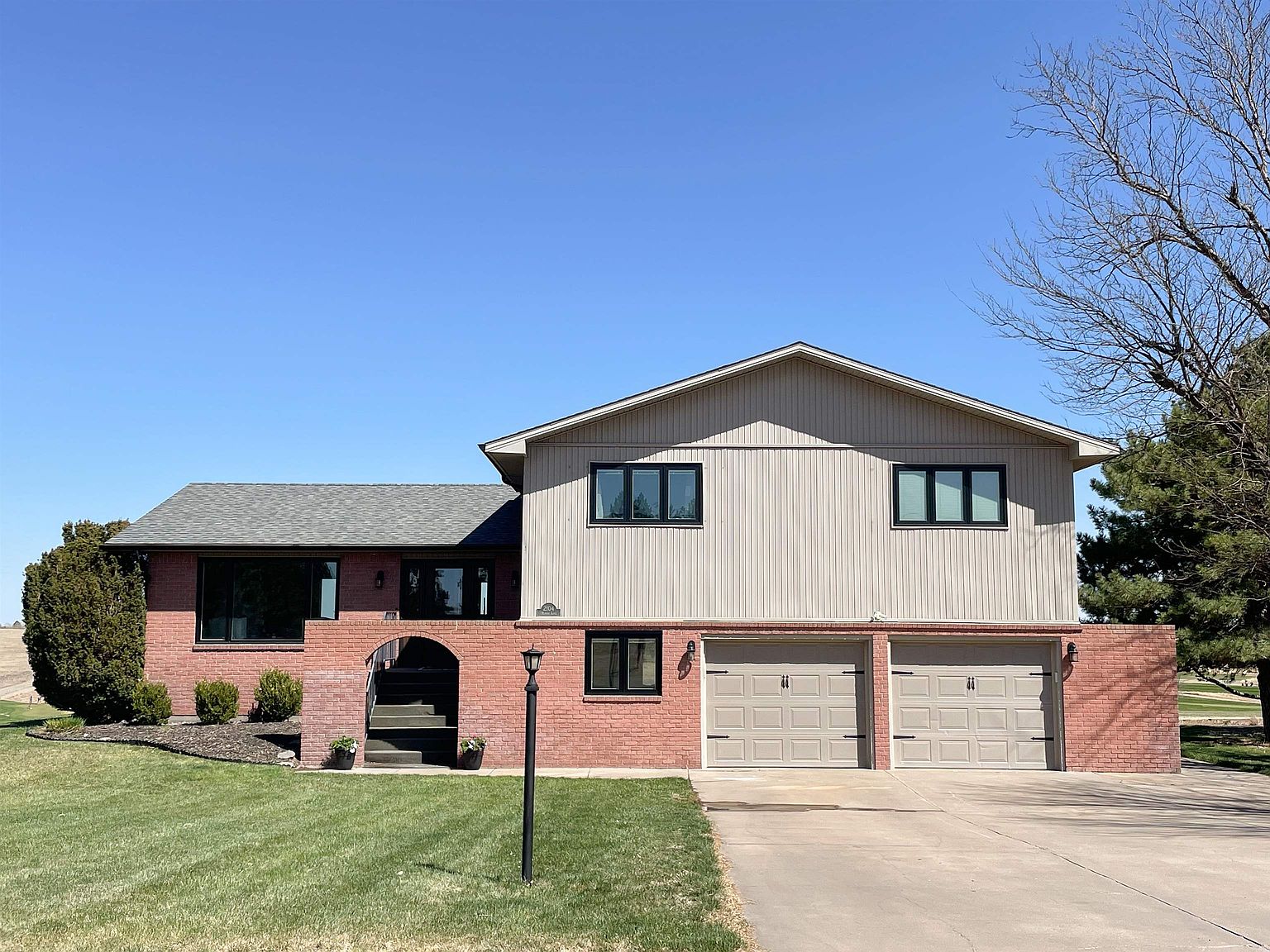 2104 Memory Ln, Dodge City, KS 67801 Zillow