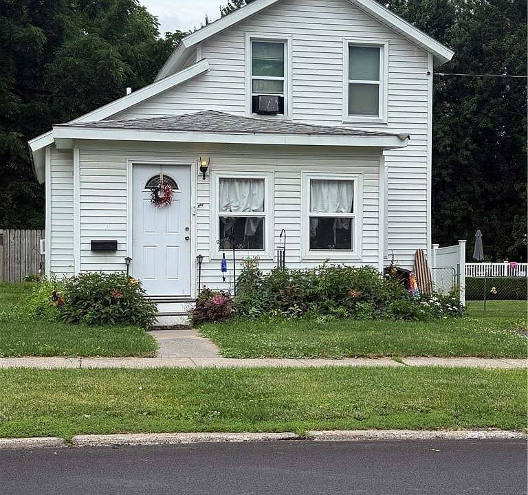 1st image of 11 Lake Ave