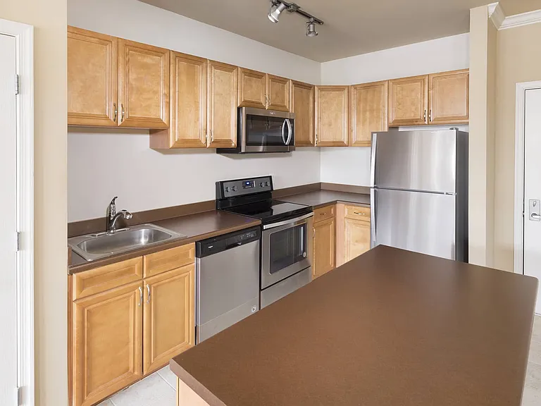 Signal Hill Apartment Homes — Photo 18