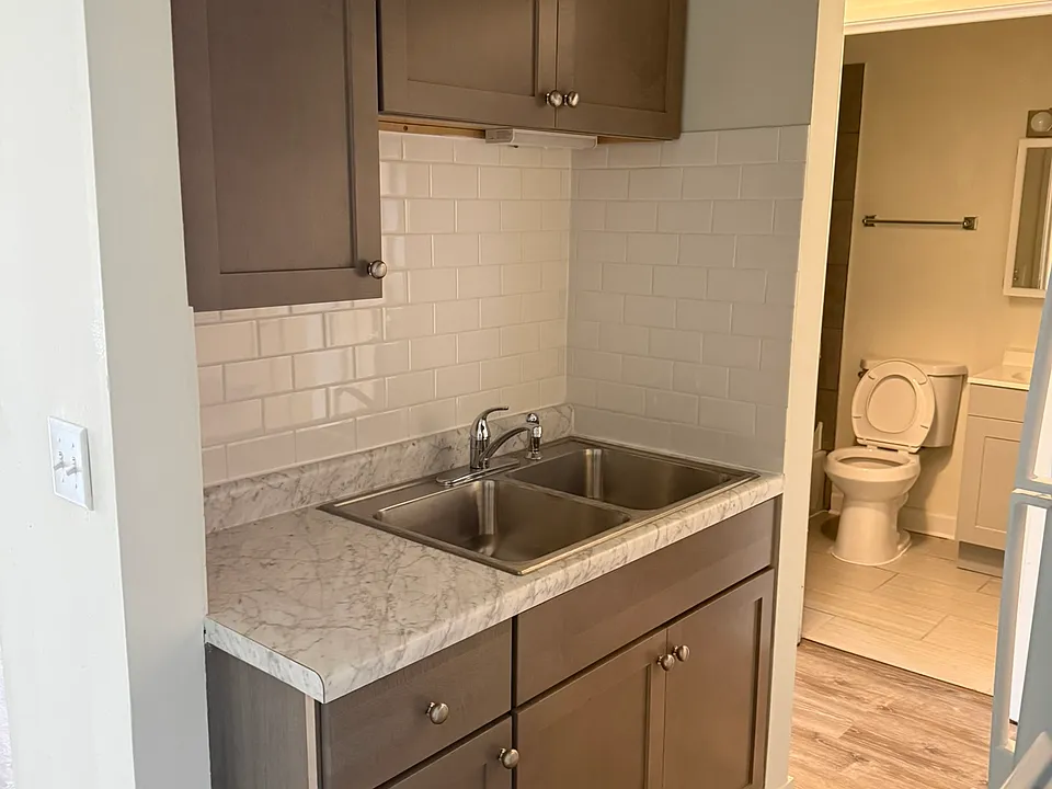 327 Hawthorne Cir #5