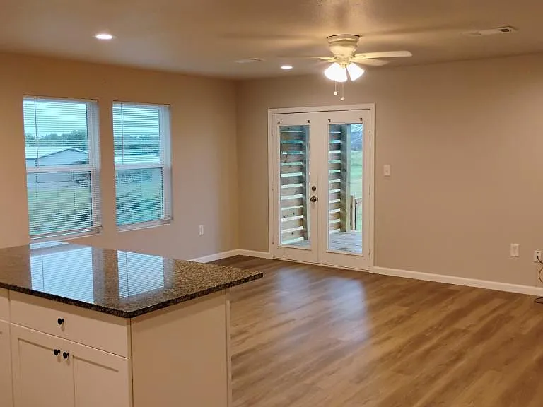 206 Hoover Ln — Photo 5
