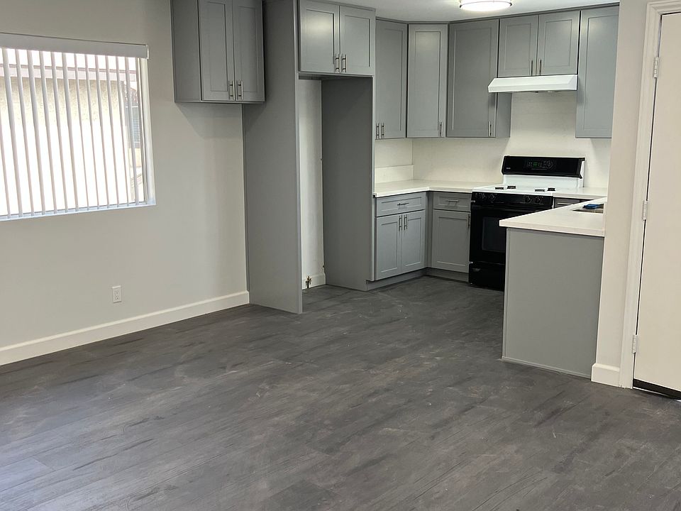 1st image of 9800 Vesper Ave Unit 102