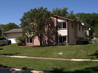 657 New Mexico Trl, Elk Grove Village, IL 60007