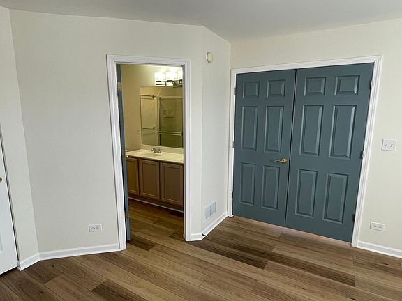 3rd image of 1142 N Claremont Dr