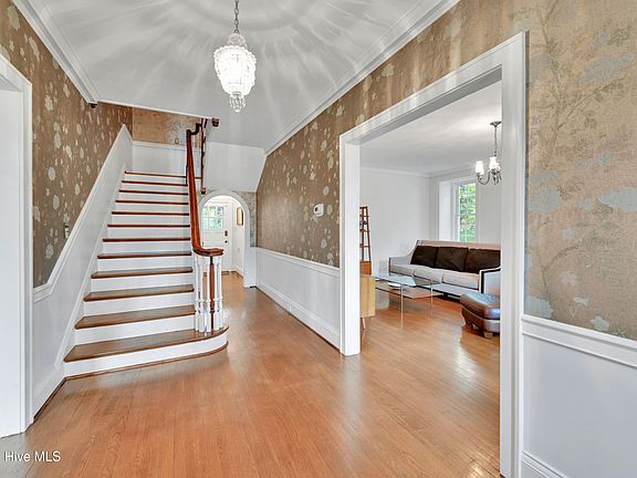 2nd image of 1913 E 5th Street
