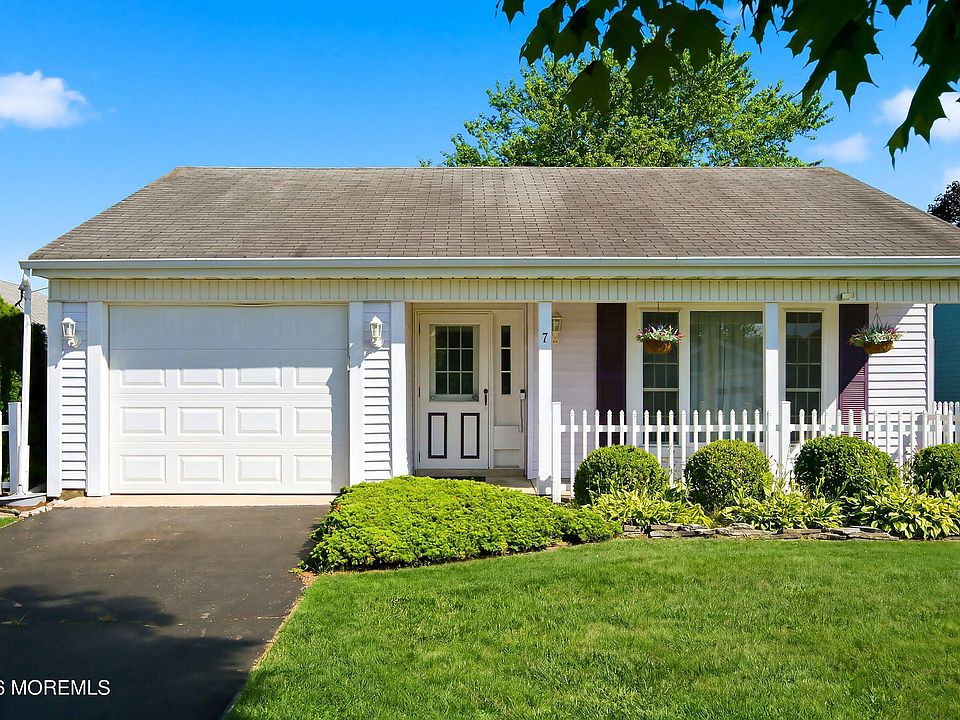 1st image of 7 Greenwich Avenue