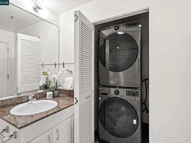 260 King St #865 — Photo 7