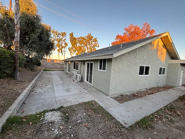 Mariposa St — Photo 4