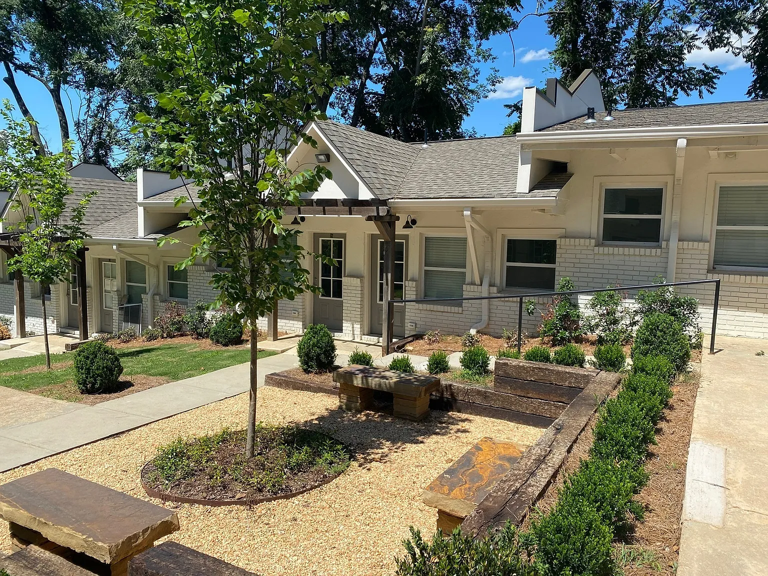Clairmont Court Apartments — Photo 2
