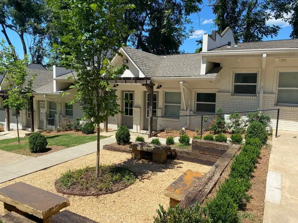 Clairmont Court Apartments