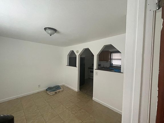 2nd image of 33 Appleby Ave #2