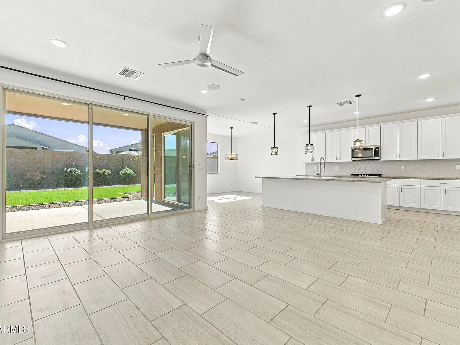 5 bed, 3.0 bath, 2549 sqft, $2,300 — Photo 2