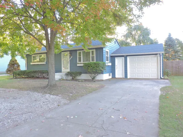 4222 Carmanwood Dr, Flint, MI 48507