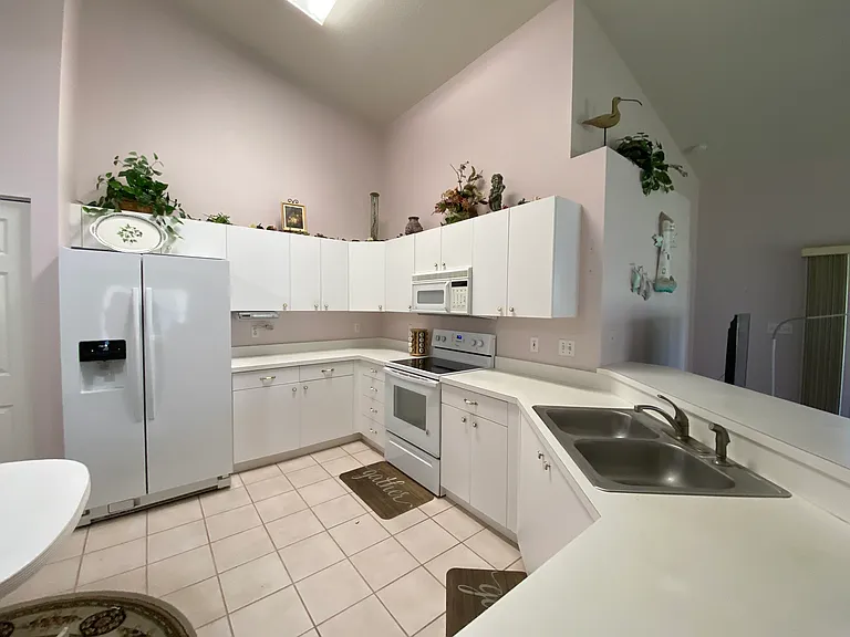 1704 Edgewater Ln — Photo 5