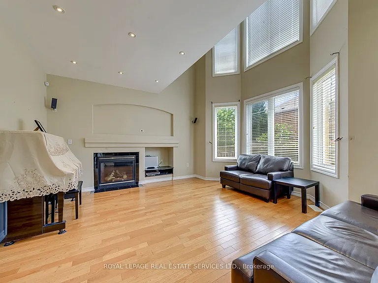 9 Barnstone Dr — Photo 11