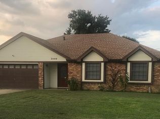 2400 Friar Tuck Ln, Groves, TX 77619