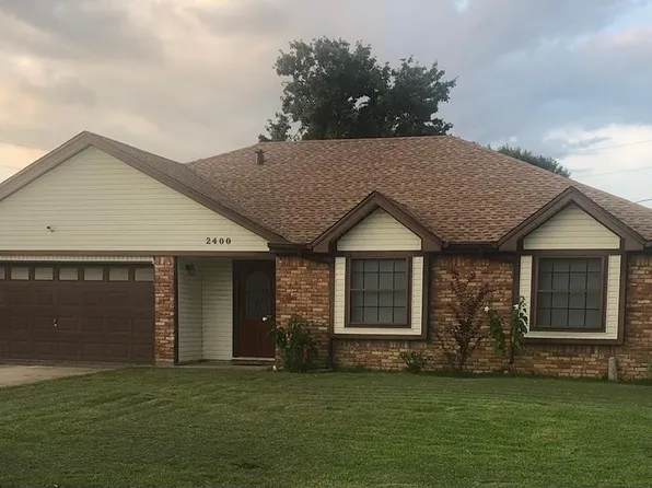 2400 Friar Tuck Ln, Groves, TX 77619