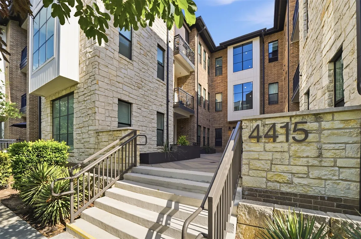 Building Photo - 4415 Jackson Ave #4201